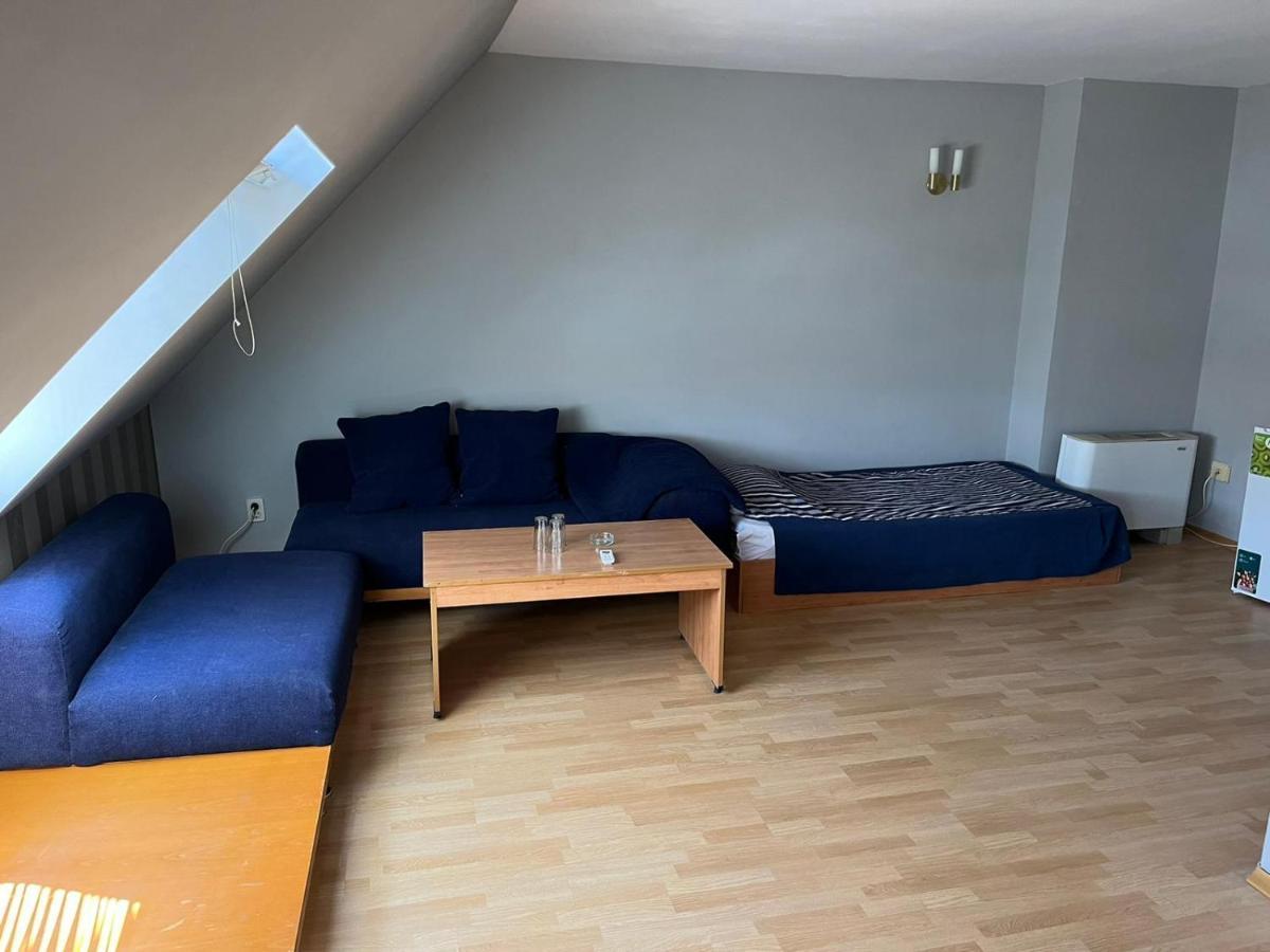 Hotel Kredo Сливен Экстерьер фото