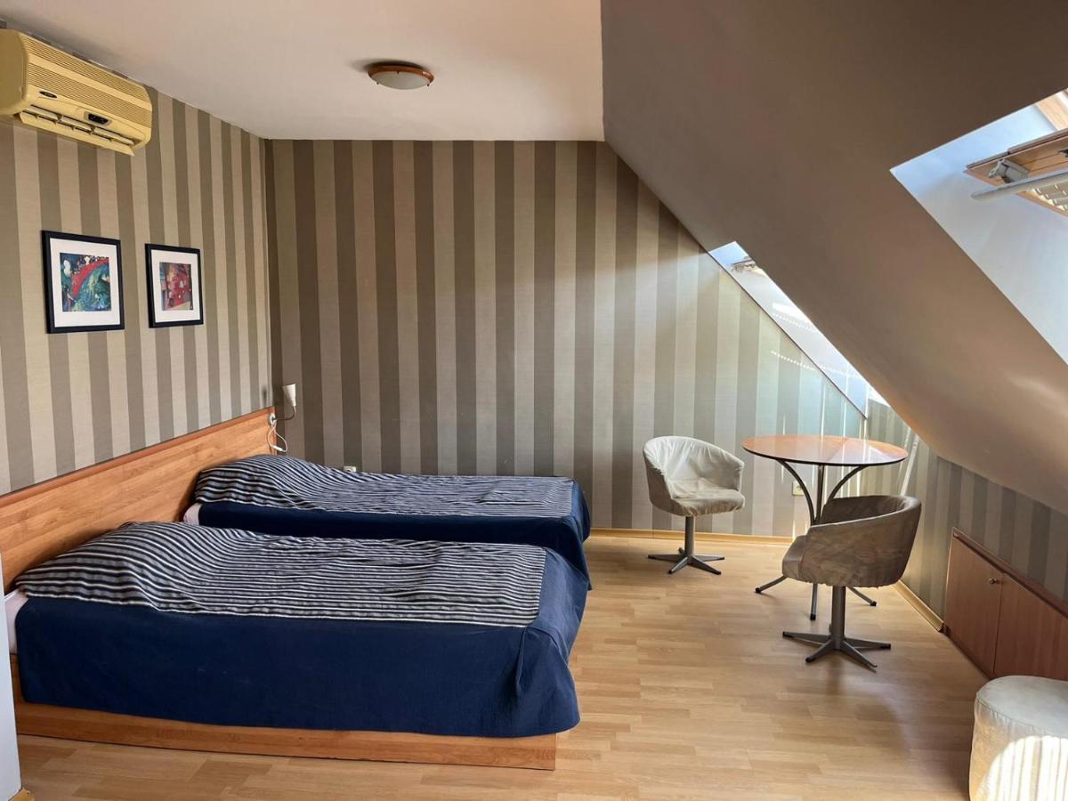 Hotel Kredo Сливен Экстерьер фото
